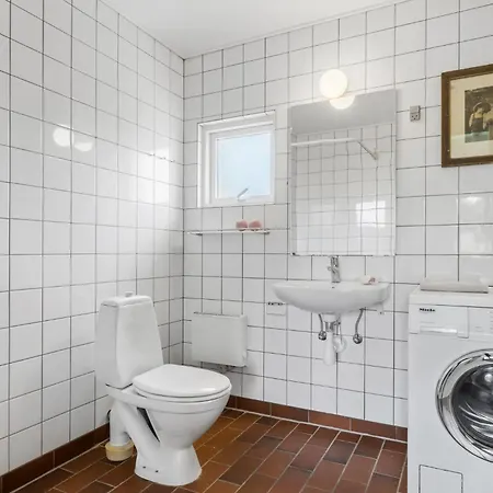 1 Bedroom Cozy In Nykobing M * Flade
